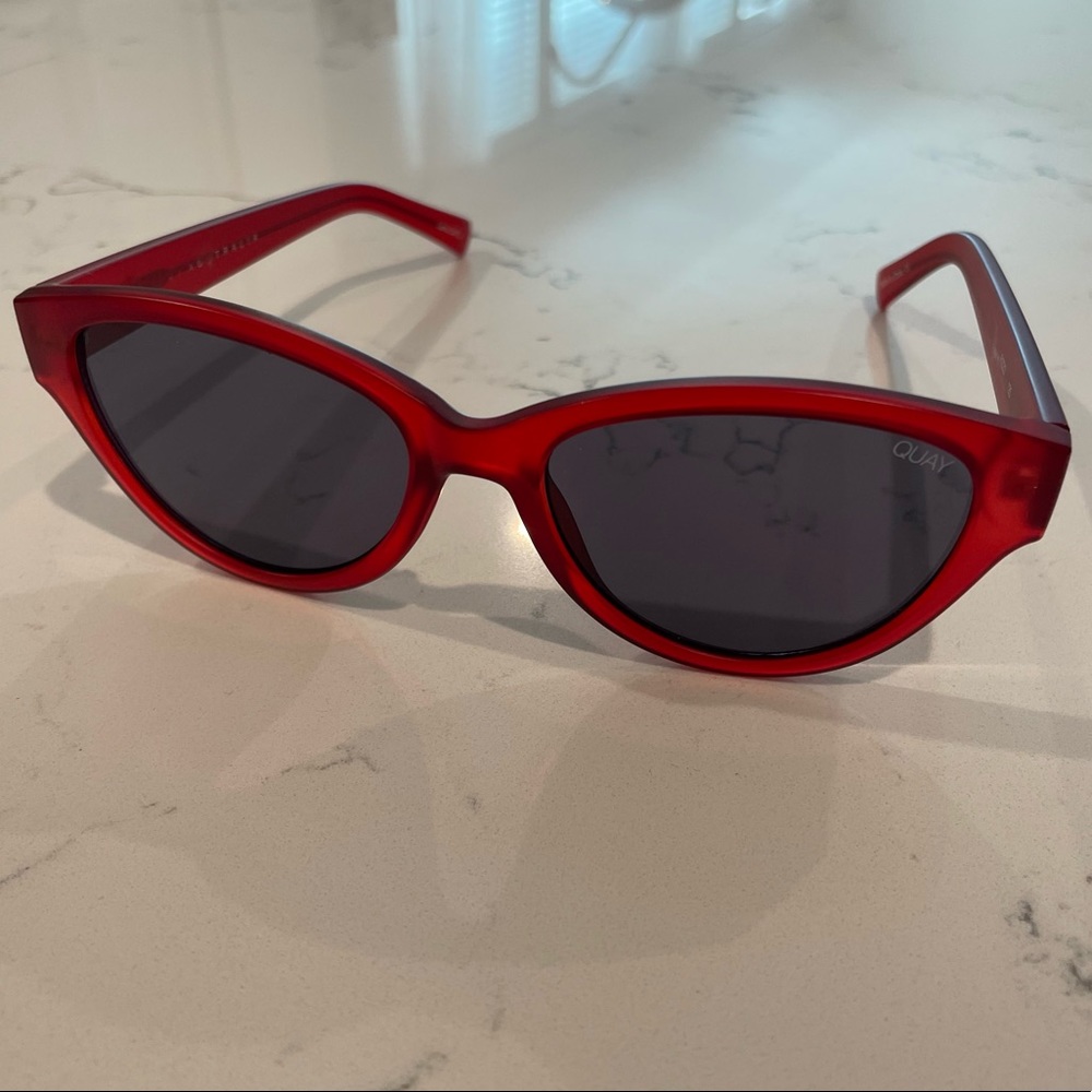 QUAY “Rizzo” red sunglasses, great condition